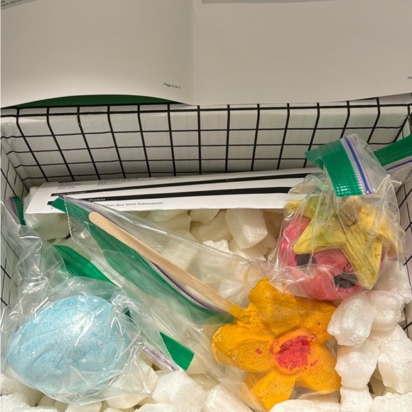 Lush Body Washes Bath Bombs Lotions and Scrubs - Picture 12 of 13